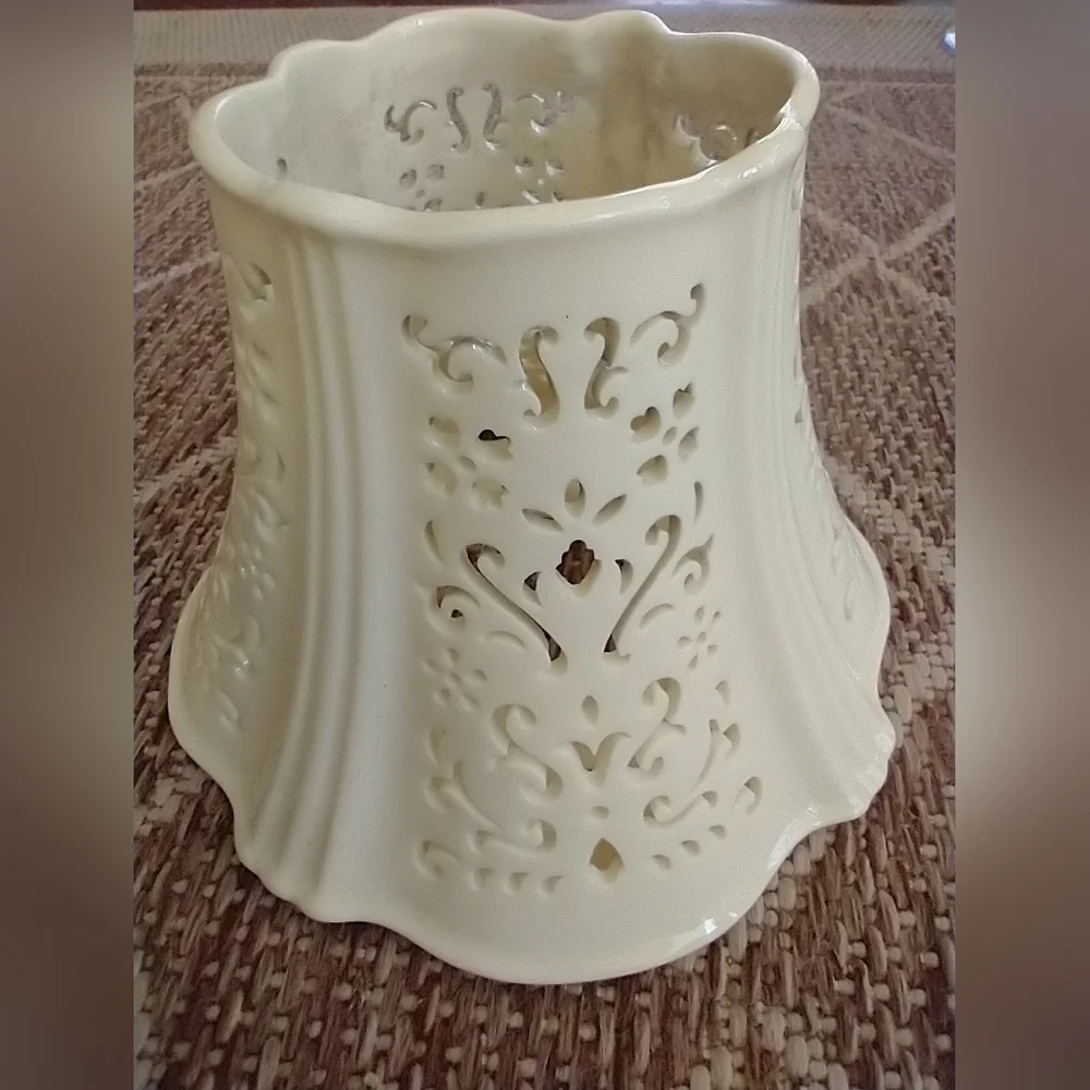 Yankee Candle Cream Ceramic Holder Shade - Picture 4 of 11